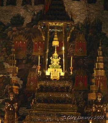 Храм изумрудного будды. Королевский дворец в Бангкоке. (Таиланд) (фото Лимарева Олега)