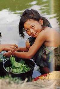 Девочка. Камбоджа.(Фото из Insight Guides: Laos&Cambodia.)