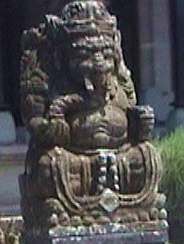 Древняя статуэтка индийского бога Ганеша. (Индонезия. Бали. Фото Лимарева Сергея)