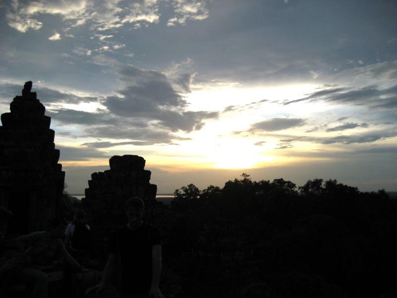 Закат над Ангкором. (фото Лимарева О.В.)“