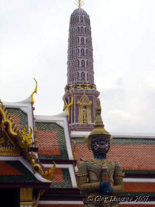 Королеский дворец в Бангкоке. Храмовая постройка, кхмерский тип архитектуры.(фото Лимарева В.Н.)