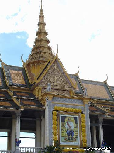 Портрет правящего короля.(Камбоджа. Пном-Пень. Королевский. дворец.) (фото Лимарева В.Н.)
