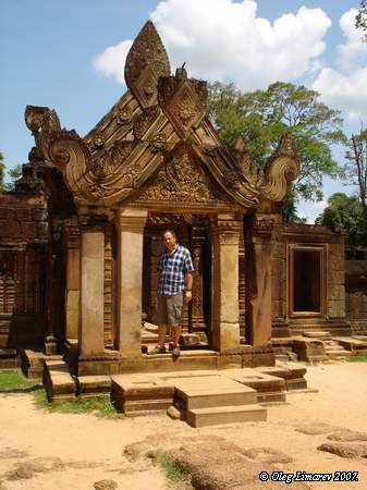 В храмовом комплексе Бантей Срей Лимарев В.Н.(Ангкор-Ват Камбоджа. Фото Лимаревой Елены)