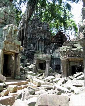 Развалены храма в Ангкоре. (Храм Та-Пром).  Камбоджа.(Фото Лимарева Олега.)