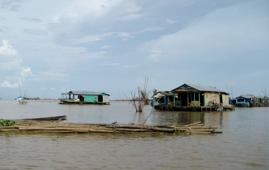 Вьетнамская плавучая дервня на озере Тонлесап в Камбодже.  (Фото Лимарева Олега)
