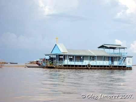 Вьетнамская католическая церковь на озере Тонлесап. Камбоджа. (Фото Лимарева Олега)