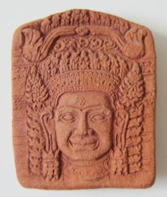 Керамическая магнитка из Камбожди (Шива-?). Из коллекции Лимарева В.Н.