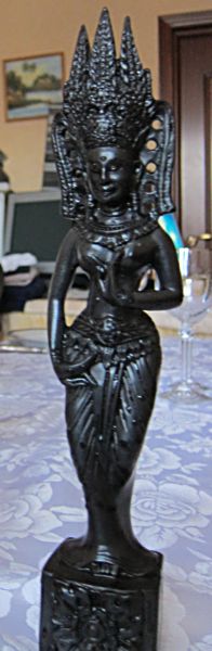 Нимфа (богожительница), камбоджийская статуэтка. Из коллекции Лимарева В.Н.