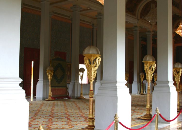 Тронный зал.  (Камбоджа.Пном-Пень. Кор. дворец.) (фото Лимарева Олега)