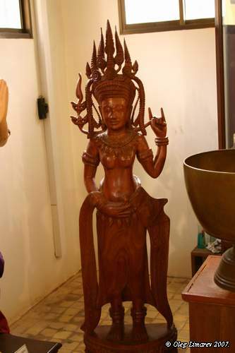 Богиня покровительница Камбоджы. (Пном-Пень. Камбоджа. Королевский дворец. фото Лимарева Олега)