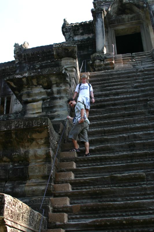 Подъем на центральную башню Ангкор Ват (фото Лимарева Олега)